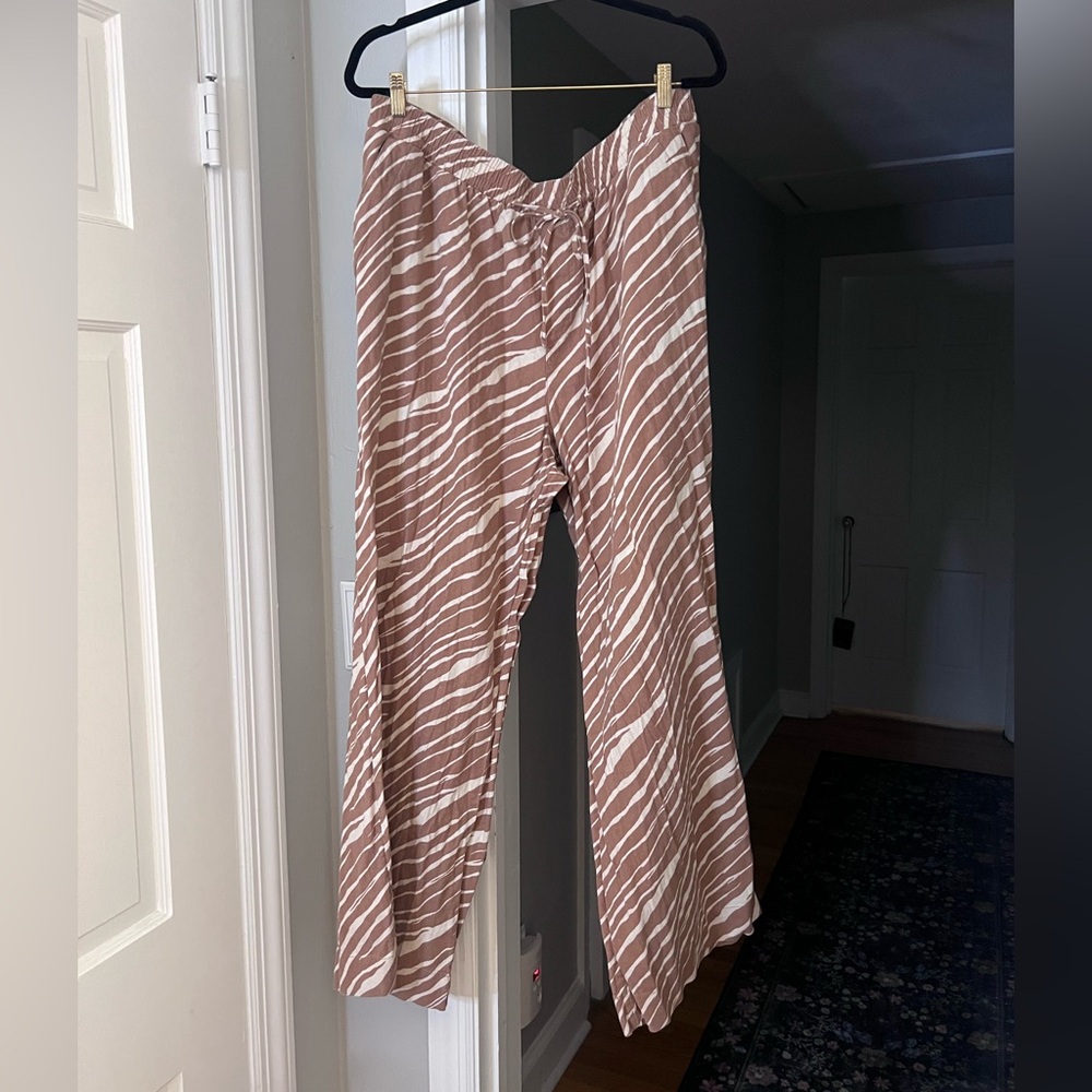 Women’s Wide-Leg Drawstring Pants in Light Brown Zebra Print